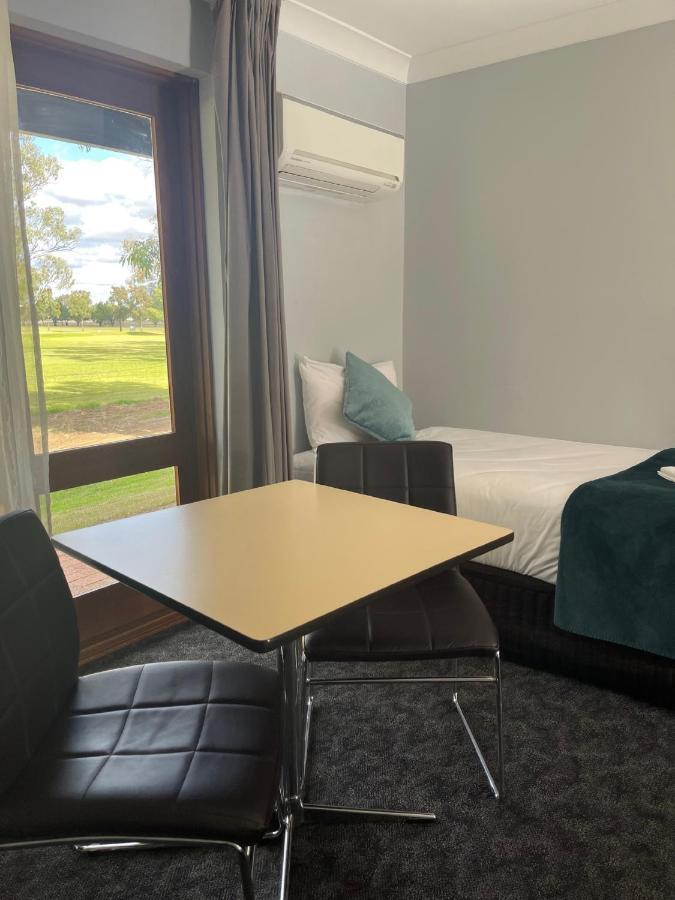 Town & Country Motor Inn Forbes Eksteriør billede